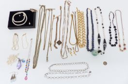 A collection of necklaces including vintage, pearl, Art Deco, snake chain, etc