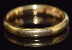 A 22ct gold wedding band/ ring, 5.4g, size O