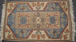 A rug with banded elim and fringed ends, 132 x 83cm