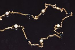 A 9ct gold necklace set with pearls and onyx, 2.5g
