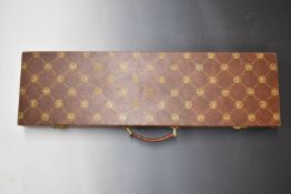 Beretta SO4 gun case with brass locks, carry handle and padded interior, 80x23x8cm