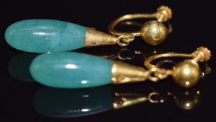 A pair of 18k gold Chinese earrings set with aventurine quartz drops, 3cm