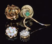 Four 9ct gold earrings, 1.9g