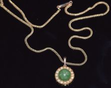 A 9ct gold necklace set with a nephrite jade cabochon and split pearls, 5.5g