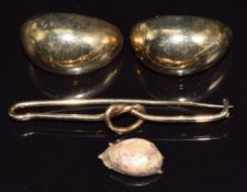 A pair of 9ct gold earrings, a 9ct gold brooch (3.8g) and a section of gold (2.5g)
