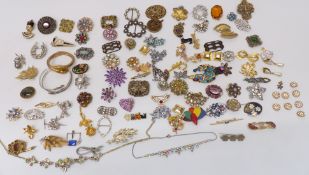 A collection of vintage brooches including enamel, paste, etc
