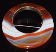 Victorian brooch set with agate, 17.8g, 5cm diameter
