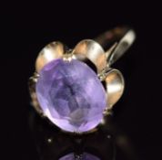 A 9ct gold ring set with an oval cut amethyst, 3.3g, size P