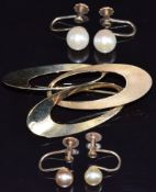 A 9ct gold brooch and two pairs of gold earrings set with pearls, 7.8g