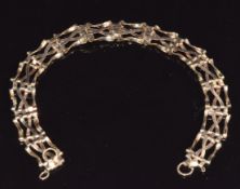 A 9ct gold gate bracelet, 3.4g