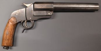 German WW1 flare or signalling pistol with two part mahogany grip, push forward underlever,