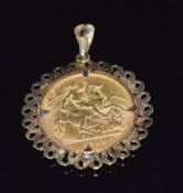 George V 1911 gold half sovereign in 9ct gold pendant mount, 5.8g