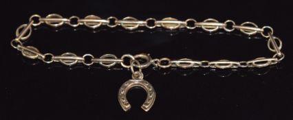 A 9ct gold bracelet with 9ct gold horseshoe charm, 4.2g