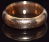 A yellow metal wedding band/ ring, 8.7g, size J