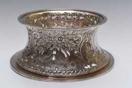 Edward VII Britannia standard hallmarked silver potato ring with pierced decoration of swans,