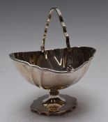 Edward VII hallmarked silver swing handled basket or bon bon dish, Birmingham 1906, maker Levi &