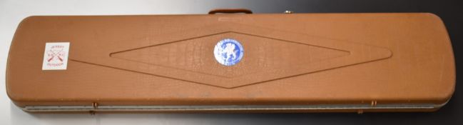 GunGuard shotgun or rifle flight case with padded interior and carry handle, 136x30x11cm.