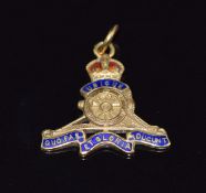 A 9ct gold Royal Artillery charm/ pendant set with enamel, 1.9g