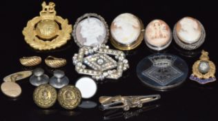 A collection of jewellery including four cameo brooches, a pair of 18ct gold earrings (1.4g), etc