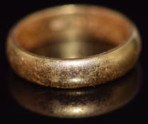 A 22ct gold wedding band, 7.1g, size N