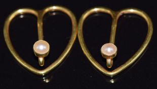 A pair of 18ct gold Victorian heart shaped tie/ collar clips set with a pearl to each, 2.6g