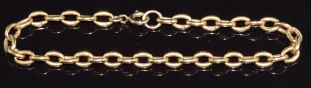 An 18ct gold bracelet made up of oval links, 15.2g