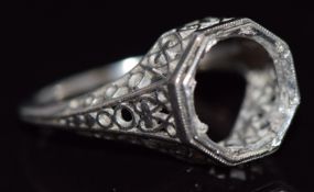 A platinum pierced ring mount, 3.3g, size I