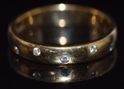 An 18ct gold ring set with diamonds, 3.7g, size P