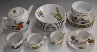 Approximately 115 pieces of Royal Worcester Evesham pattern tea, dinner and oven ware including