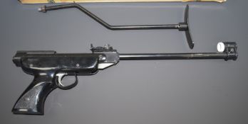 Italian RO72 Panther Artillery .177 target air rifle with shaped and chequered grips, screw in