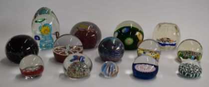 Fourteen various glass paperweights including Stuart Abelman iridescent, Mdina, Whitefriars,