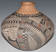Signed Trinni Silveira Native American Marta Ortiz pottery vase, H15cm