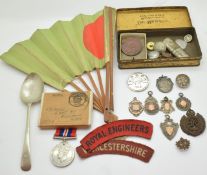 WW2 interest medals, badges and ephemera to include War Medal in box named to H Gould of Evesham,