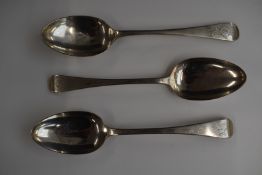 Pair of Georgian hallmarked silver table spoons, London 1823, maker William Eley & William Fearn and