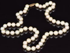 A single strand of cultured pearls with 18ct gold clasp