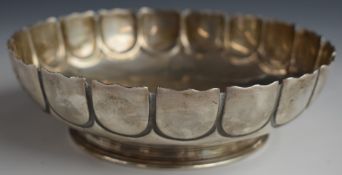 Goldsmiths & Silversmiths Company Ltd George V hallmarked silver bowl with lobed decoration,