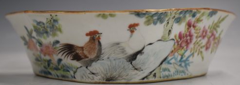 Chinese 19thC shaped dish decorated with two cockerels, H5 x W20 x D11.5cm
