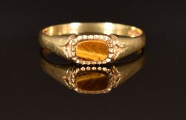 A 9ct gold ring set with tiger's eye, size P, 1.5g