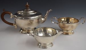 George V hallmarked silver three piece tea set with beaded decoration, Birmingham 1930, maker