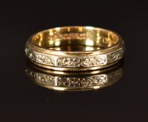 A 9ct gold bi-coloured wedding band/ring, size M, 3.1g