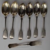 Victorian set of 6 fiddle pattern hallmarked silver dessert spoons, Sheffield 1898, maker James