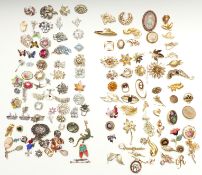 A collection of vintage brooches