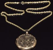A 9ct gold locket with engraved decoration, diameter 4.7cm,10g