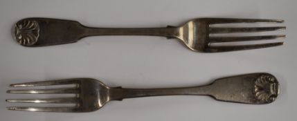 Two Georgian hallmarked silver fiddle and shell pattern table forks, London 1817 and 1826, length