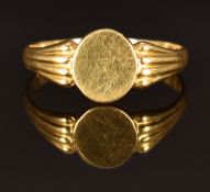 An 18ct gold signet ring, Chester 1915, size T, 3.5g