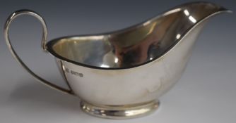 Elizabeth II hallmarked silver sauce boat, Sheffield 1970, maker Cooper Brothers & Sons Ltd,