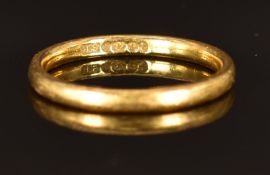 A 22ct gold wedding band/ ring, size O, 3.1g
