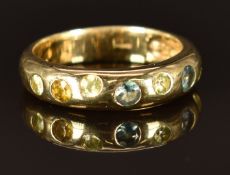 A 9k gold ring set with Alexandrite and sphene, size M, 4.4g