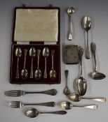 Cased set of hallmarked silver teaspoons, further loose hallmarked silver cutlery, 800 grade pap