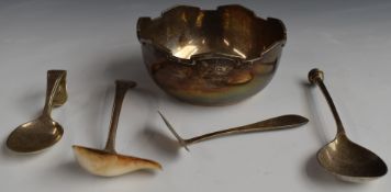 George V hallmarked silver bowl with castellated rim, Sheffield 1932, maker William Hutton & Sons